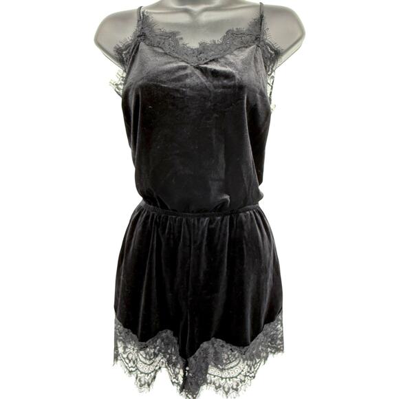Lioness Black Velvet Lace Spaghetti Strap Romper Size Small - Picture 6 of 10